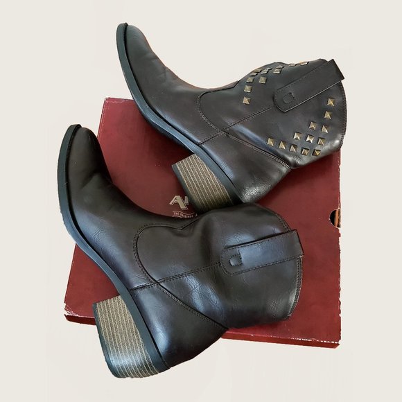 Arizona Jean Co. Studded Boots - Picture 5 of 10